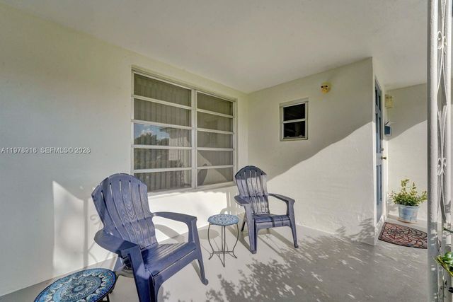 4621 NE 2nd Ave, Oakland Park, FL 33334