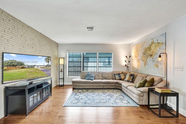 4621 NE 2nd Ave, Oakland Park, FL 33334