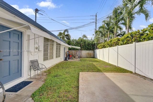 4621 NE 2nd Ave, Oakland Park, FL 33334