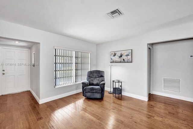 4621 NE 2nd Ave, Oakland Park, FL 33334