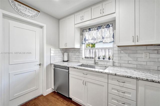 4621 NE 2nd Ave, Oakland Park, FL 33334