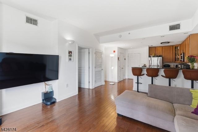 4315 Park Ave 2E, Union City, NJ 07087