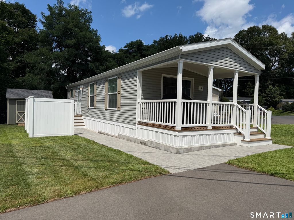 5 Sundeck Terrace, Southington, CT 06489
