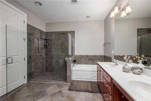 1101 WALNUT Street 1009, Kansas City, MO 64105