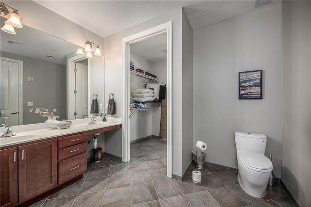 1101 WALNUT Street 1009, Kansas City, MO 64105