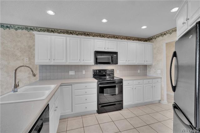 5527 Hemdale Drive, Clarence, NY 14221