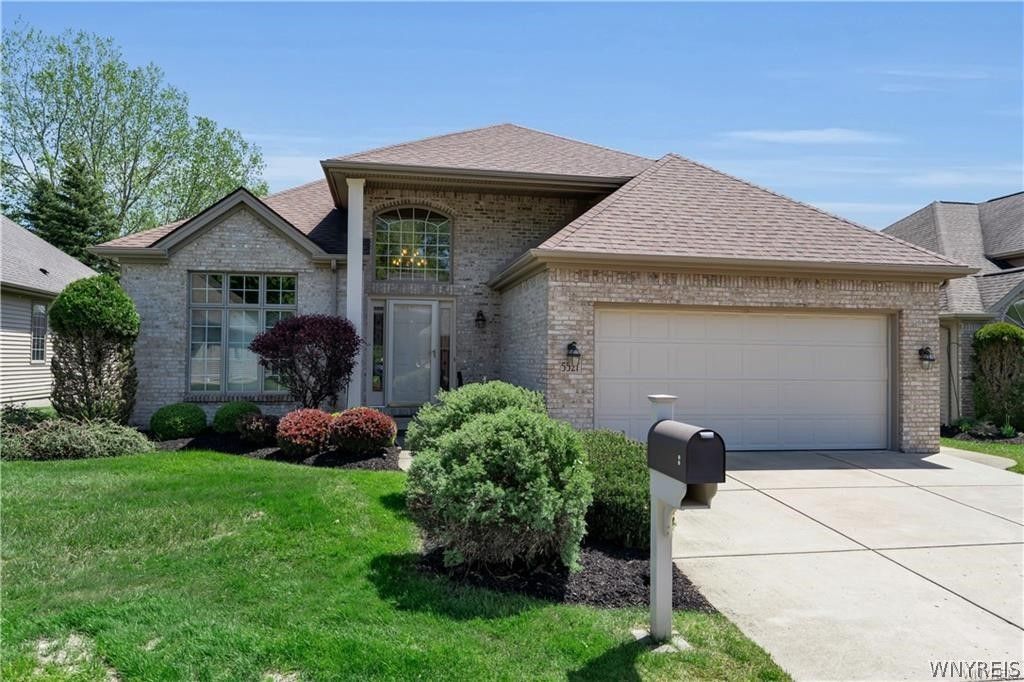 5527 Hemdale Drive, Clarence, NY 14221