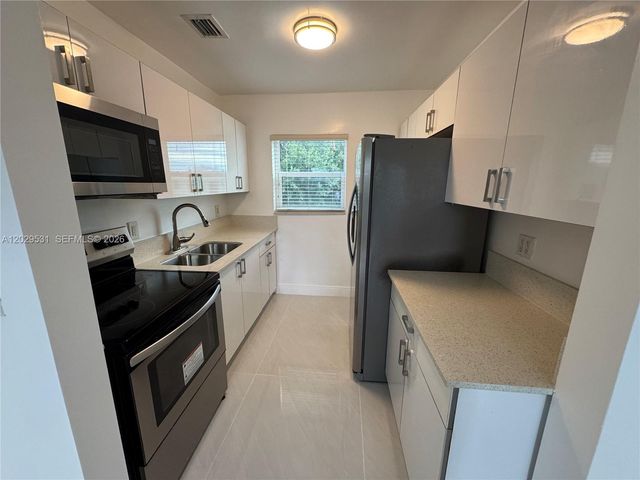 1767 NW 3rd Ave 17, Miami, FL 33136