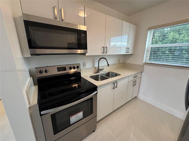 1767 NW 3rd Ave 17, Miami, FL 33136