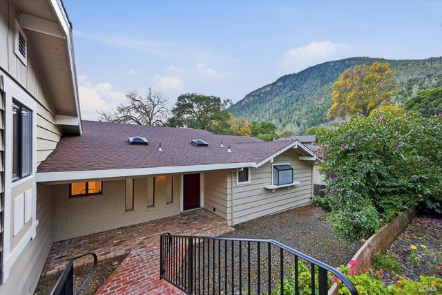 2698 Greenway Dr, Kelseyville, CA 95451