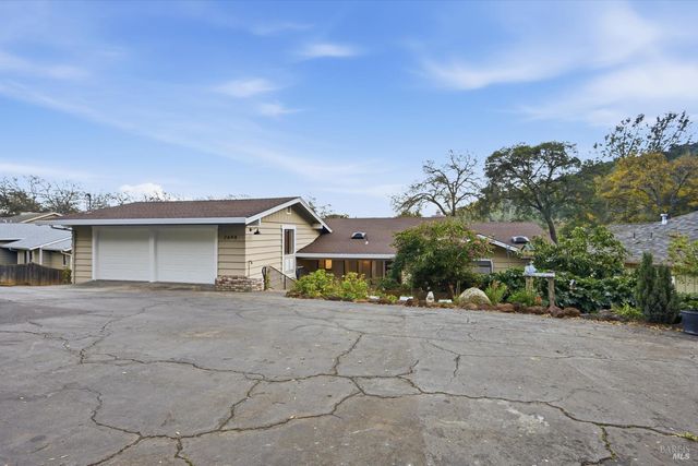2698 Greenway Dr, Kelseyville, CA 95451