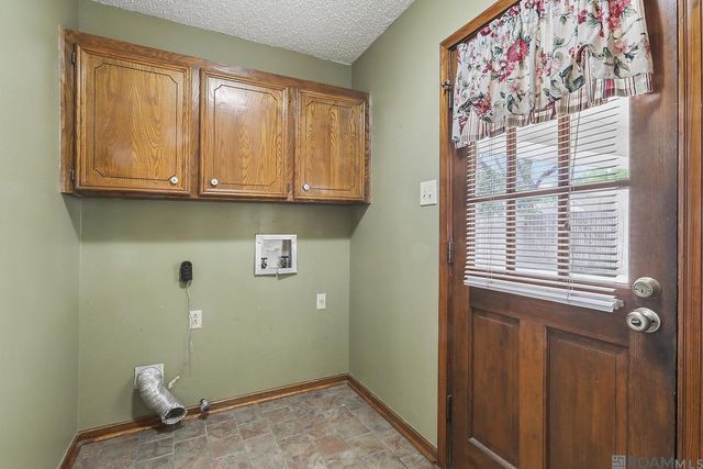 2248 Sprucewood Dr, Baton Rouge, LA 70816