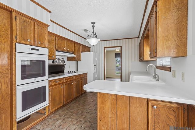 2248 Sprucewood Dr, Baton Rouge, LA 70816