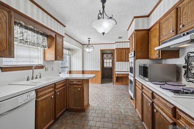 2248 Sprucewood Dr, Baton Rouge, LA 70816