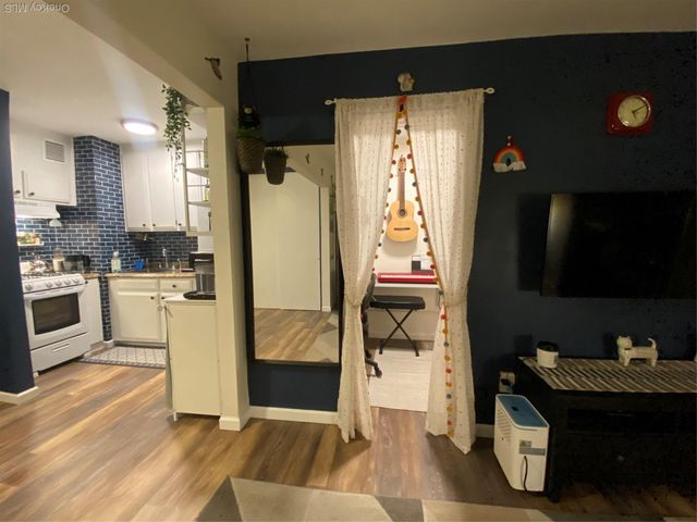 110 Brooklyn Avenue 4 L, Freeport, NY 11520