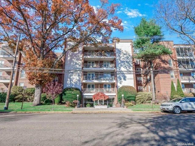 110 Brooklyn Avenue 4 L, Freeport, NY 11520