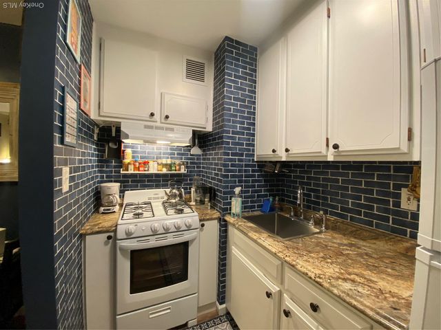 110 Brooklyn Avenue 4 L, Freeport, NY 11520