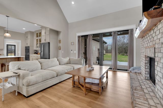 8346 Midland Rd, Bell Buckle, TN 37020