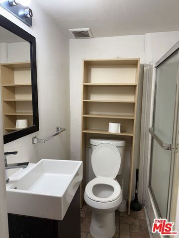 805 E 21st Street 1st floor, Los Angeles, CA 90011