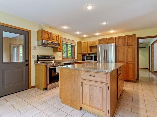 9825 Brent Avenue, Inver Grove Heights, MN 55077