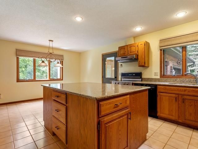 9825 Brent Avenue, Inver Grove Heights, MN 55077