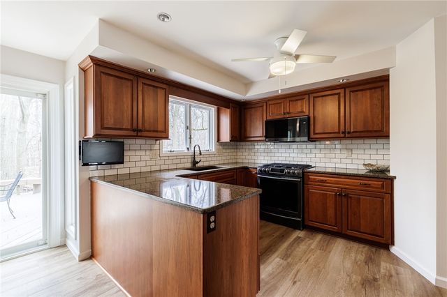 5 Cobblestone Crossing, Penfield, NY 14526