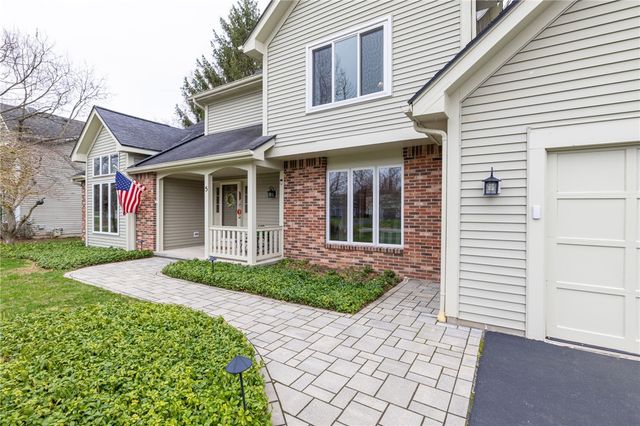 5 Cobblestone Crossing, Penfield, NY 14526