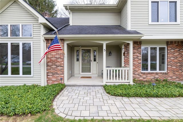 5 Cobblestone Crossing, Penfield, NY 14526