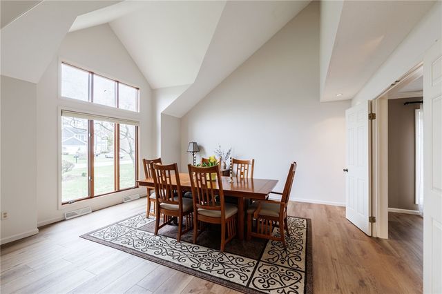5 Cobblestone Crossing, Penfield, NY 14526