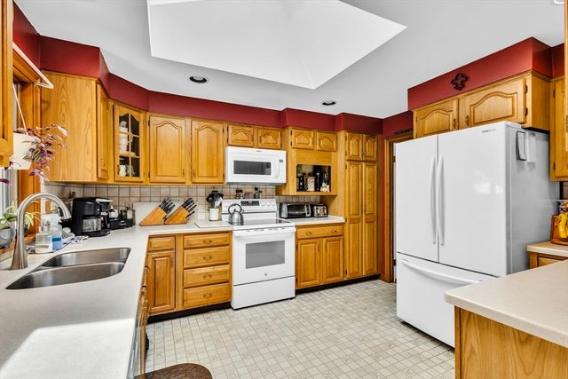 72 Powers Rd, Holden, MA 01520