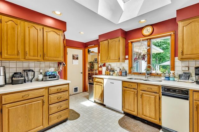 72 Powers Rd, Holden, MA 01520