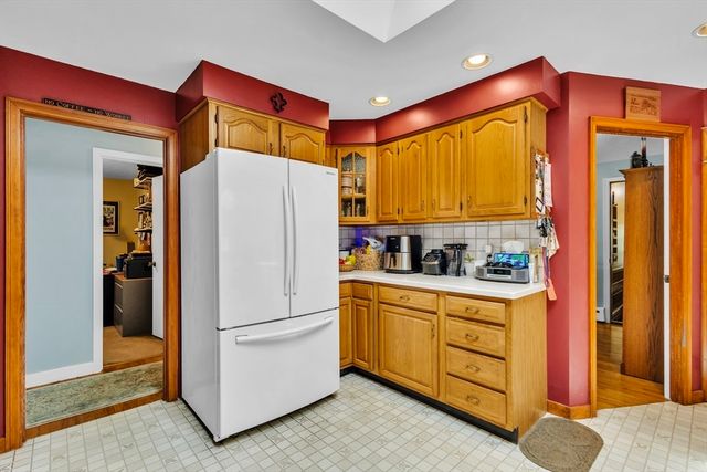 72 Powers Rd, Holden, MA 01520