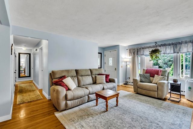 72 Powers Rd, Holden, MA 01520