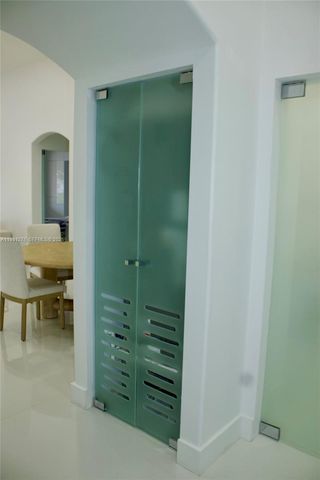 16056 SW 66th Ter, Miami, FL 33193