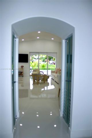 16056 SW 66th Ter, Miami, FL 33193