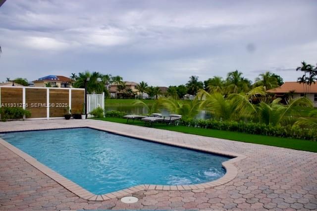 16056 SW 66th Ter, Miami, FL 33193