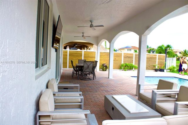 16056 SW 66th Ter, Miami, FL 33193