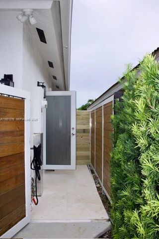 16056 SW 66th Ter, Miami, FL 33193