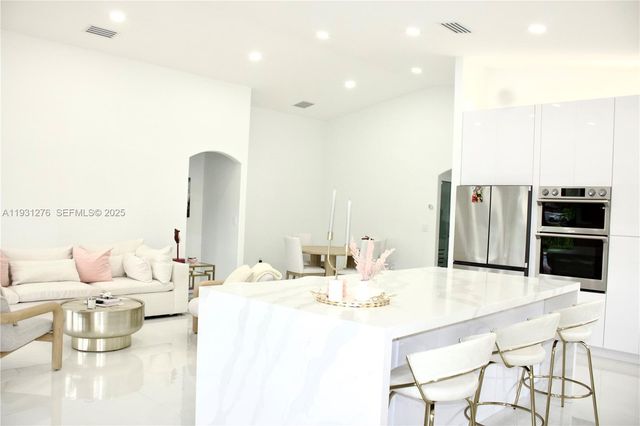 16056 SW 66th Ter, Miami, FL 33193