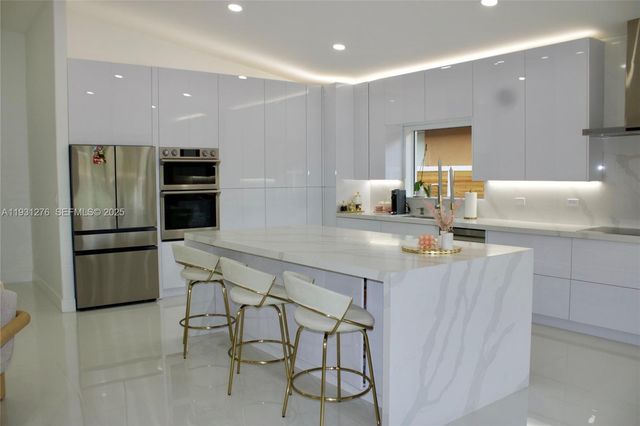 16056 SW 66th Ter, Miami, FL 33193