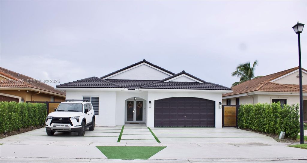 16056 SW 66th Ter, Miami, FL 33193