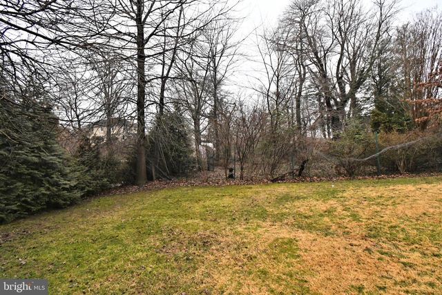 2620 HILLCREST AVE, Norristown, PA 19401