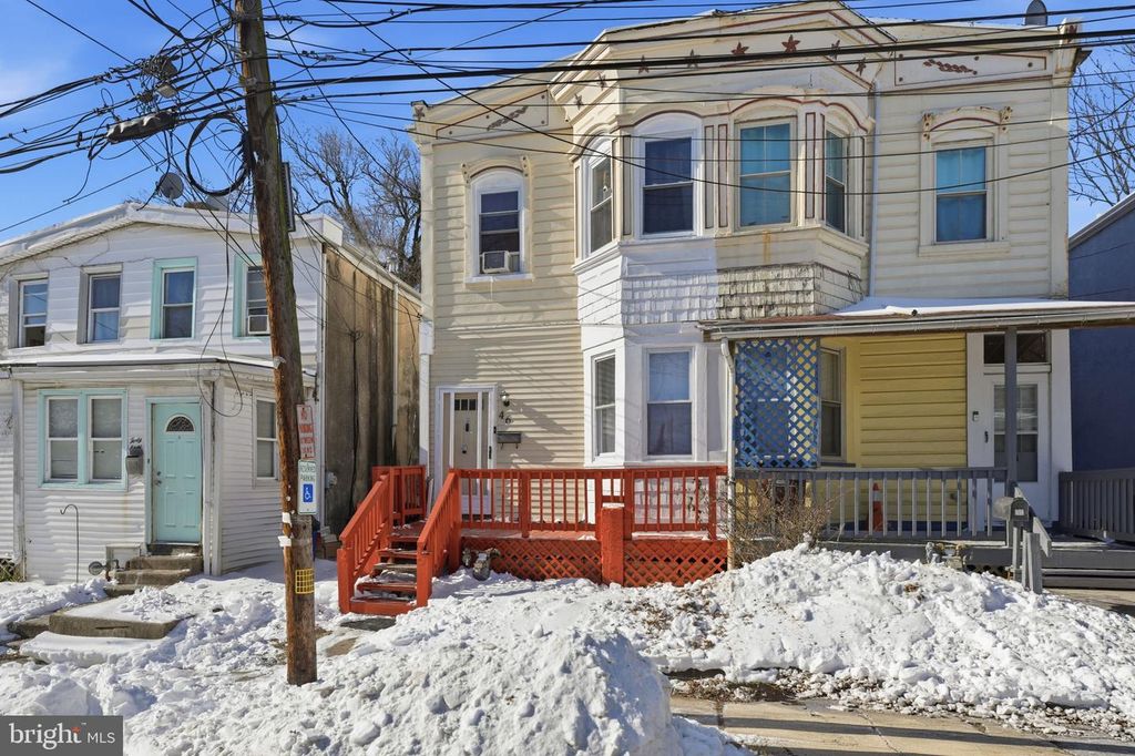 Image 1 of property listing at 46 S MAPLE AVE, Lansdowne, PA 19050