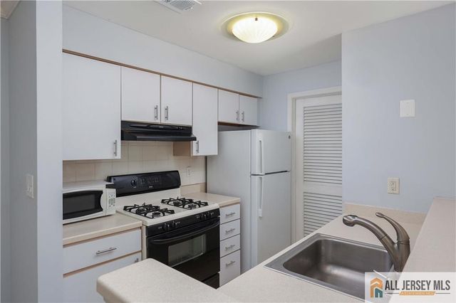 273 Crosspointe Drive 273, East Brunswick, NJ 08816