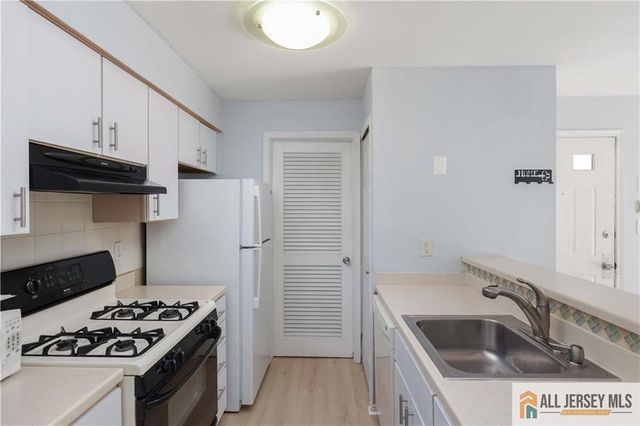 273 Crosspointe Drive 273, East Brunswick, NJ 08816