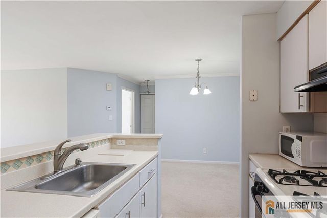 273 Crosspointe Drive 273, East Brunswick, NJ 08816