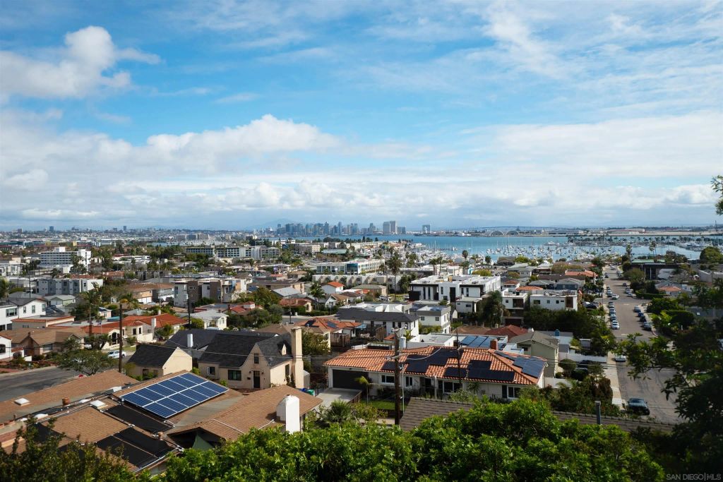 1341 Plum St, San Diego, CA 92106