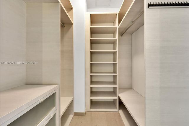 68 SE 6th St 4110, Miami, FL 33131