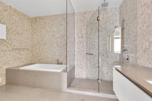 68 SE 6th St 4110, Miami, FL 33131