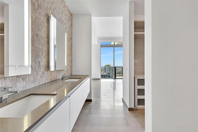 68 SE 6th St 4110, Miami, FL 33131